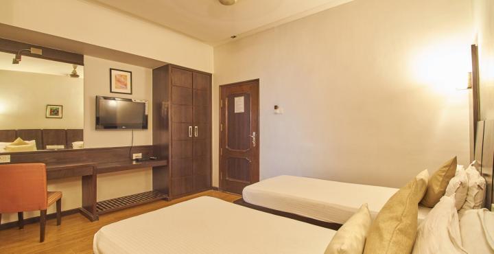Hotel Pinnacle Ahmadábád Kültér fotó