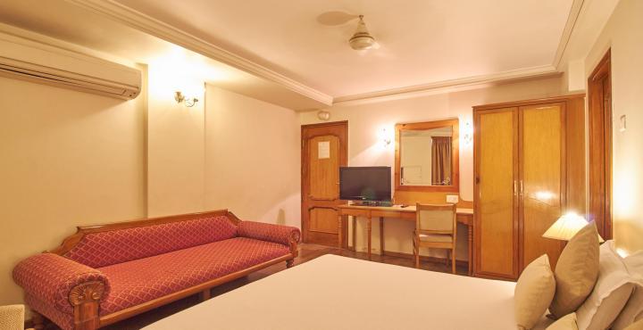 Hotel Pinnacle Ahmadábád Kültér fotó
