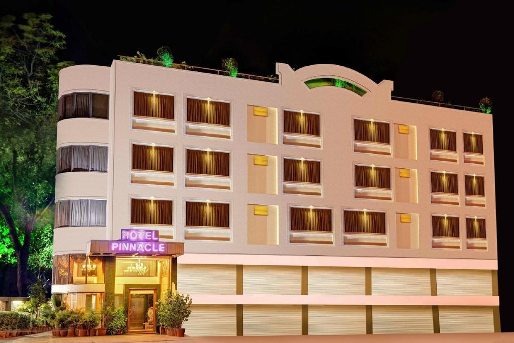 Hotel Pinnacle Ahmadábád Kültér fotó
