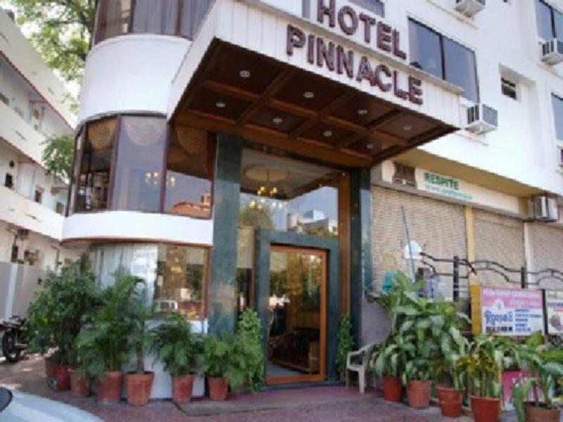 Hotel Pinnacle Ahmadábád Kültér fotó