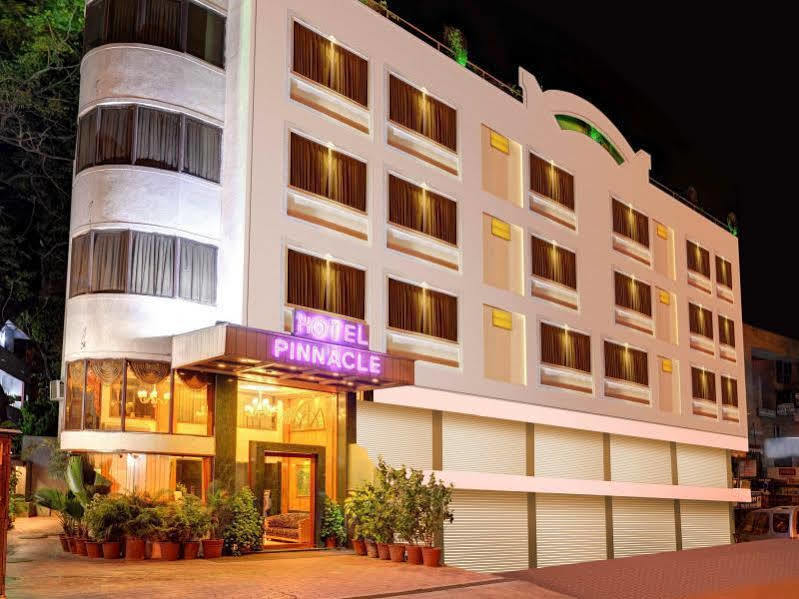 Hotel Pinnacle Ahmadábád Kültér fotó
