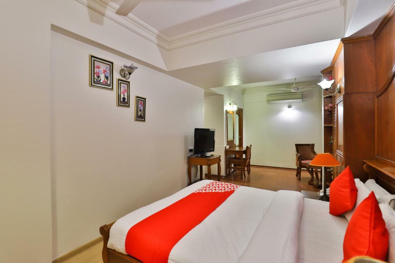 Hotel Pinnacle Ahmadábád Kültér fotó