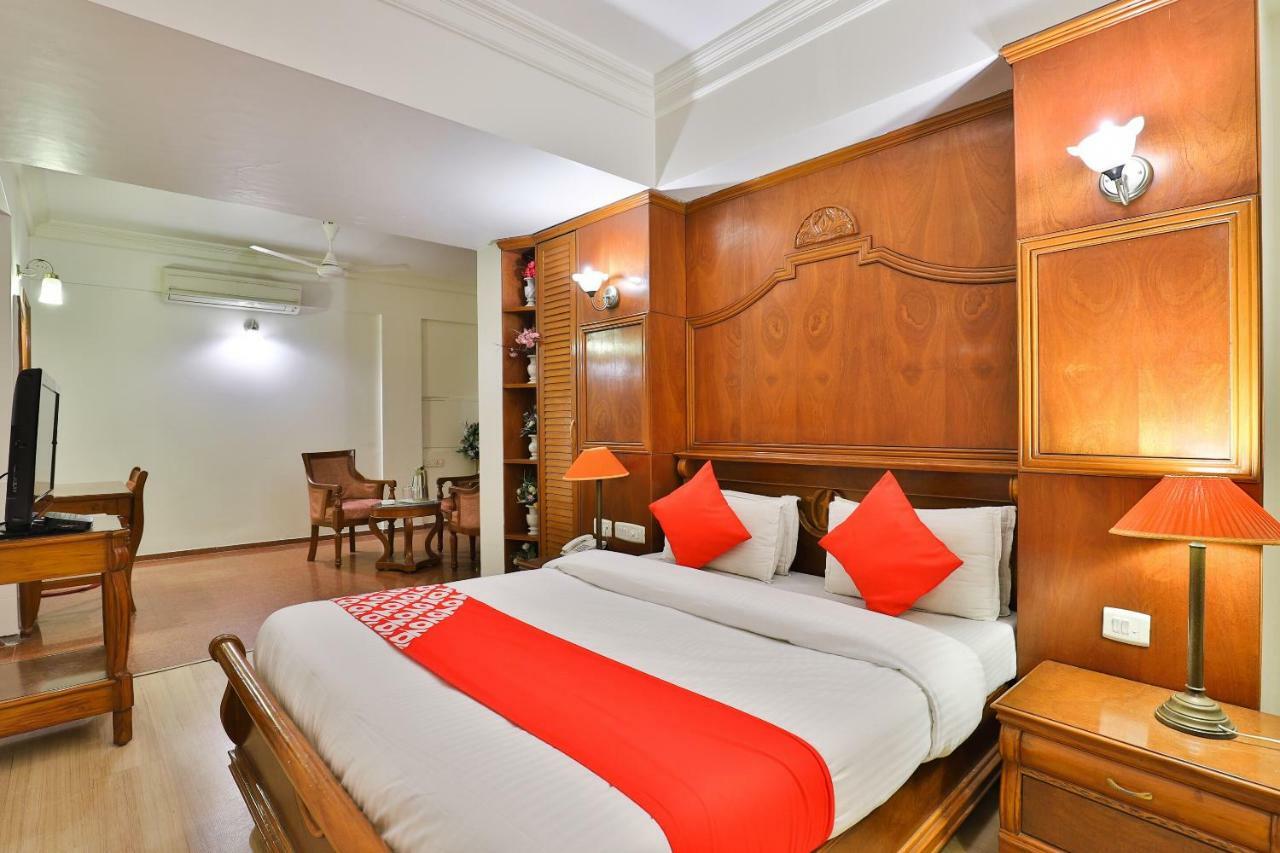 Hotel Pinnacle Ahmadábád Kültér fotó